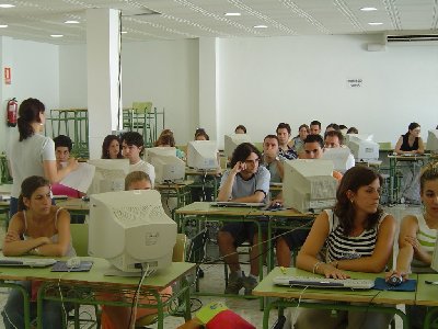 Corduba 04. La segunda semana de Lucena comienza el lunes con un aumento de los cursos y los alumnos, que copan las plazas