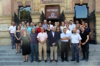 En el centro, el vicerrector Enrique Quesada con los participantes en la reunin internacional