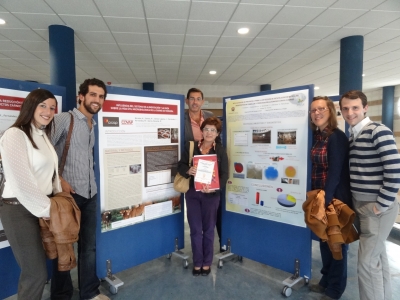 Participantes en la sala de exposicin de posters