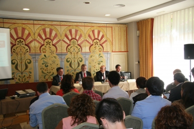 Un momento de la sesin sobre modelos de intervencin de emprendimiento en la Universidad moderada por el rector Jose Manuel Roldn