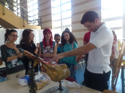 Degustacin de jamn en el aulario  de Rabanales