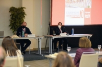 El vicerrector Enrique Quesada (Izqd.) y el catedrático Jesús Díez Dapena (dcha.), en la inauguración de la XV Reunión Nacional del Metabolismo del Nitrógeno