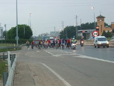 Mas de un centenar de personas participaron en la II marcha en bicicleta al Campus de Rabanales